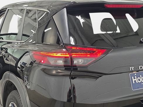 Used 2025 Nissan Rogue SV AWD/4WD image 33