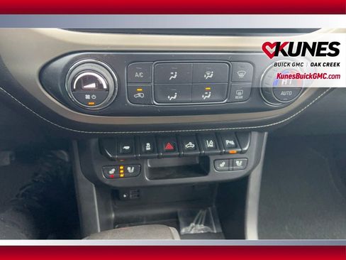 Used 2021 GMC Canyon Denali image 18