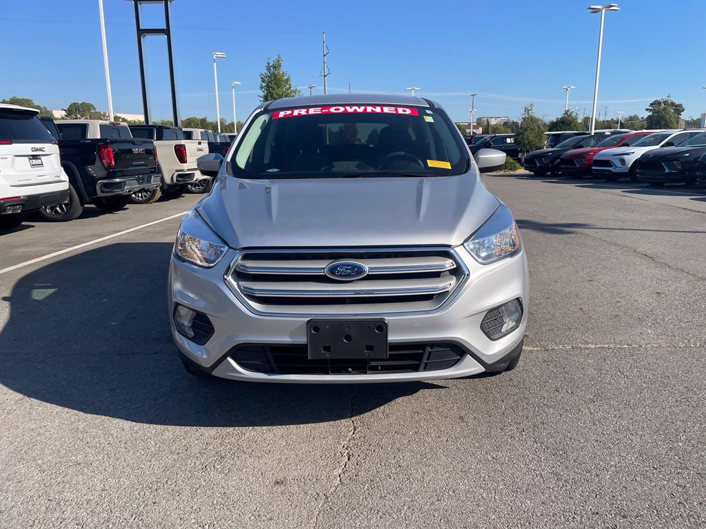 Used 2019 Ford Escape SE FWD image 2
