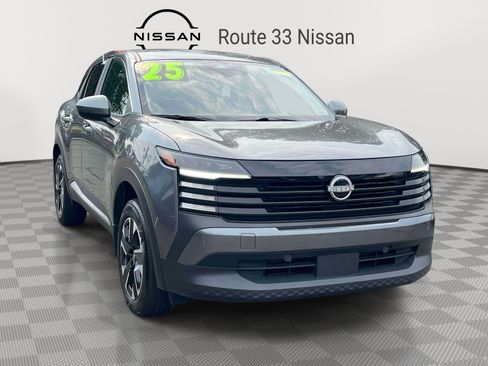 Used 2025 Nissan Kicks SV AWD/4WD image 1