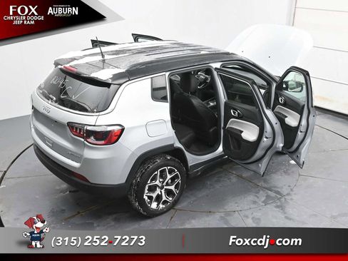 New 2026 Jeep Compass Limited image 38