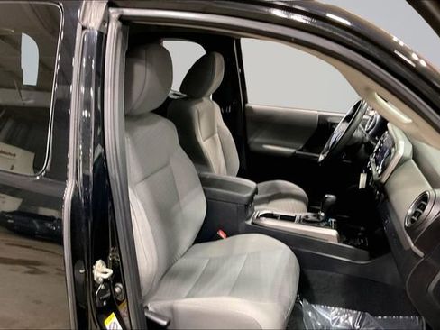 Used 2020 Toyota Tacoma SR5 AWD/4WD image 7