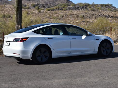 Used 2023 Tesla Model 3 Standard Range image 8