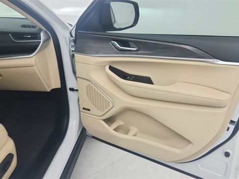 Used 2022 Jeep Grand Cherokee L Limited image 34