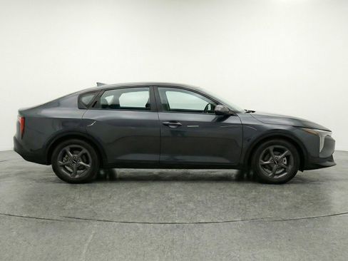 Used 2025 Kia K4 LXS image 11