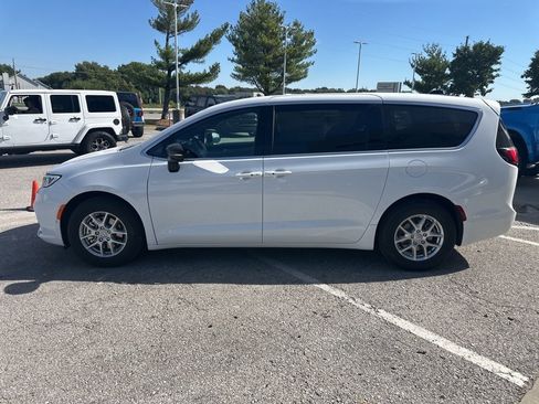 New 2026 Chrysler Pacifica Select image 17