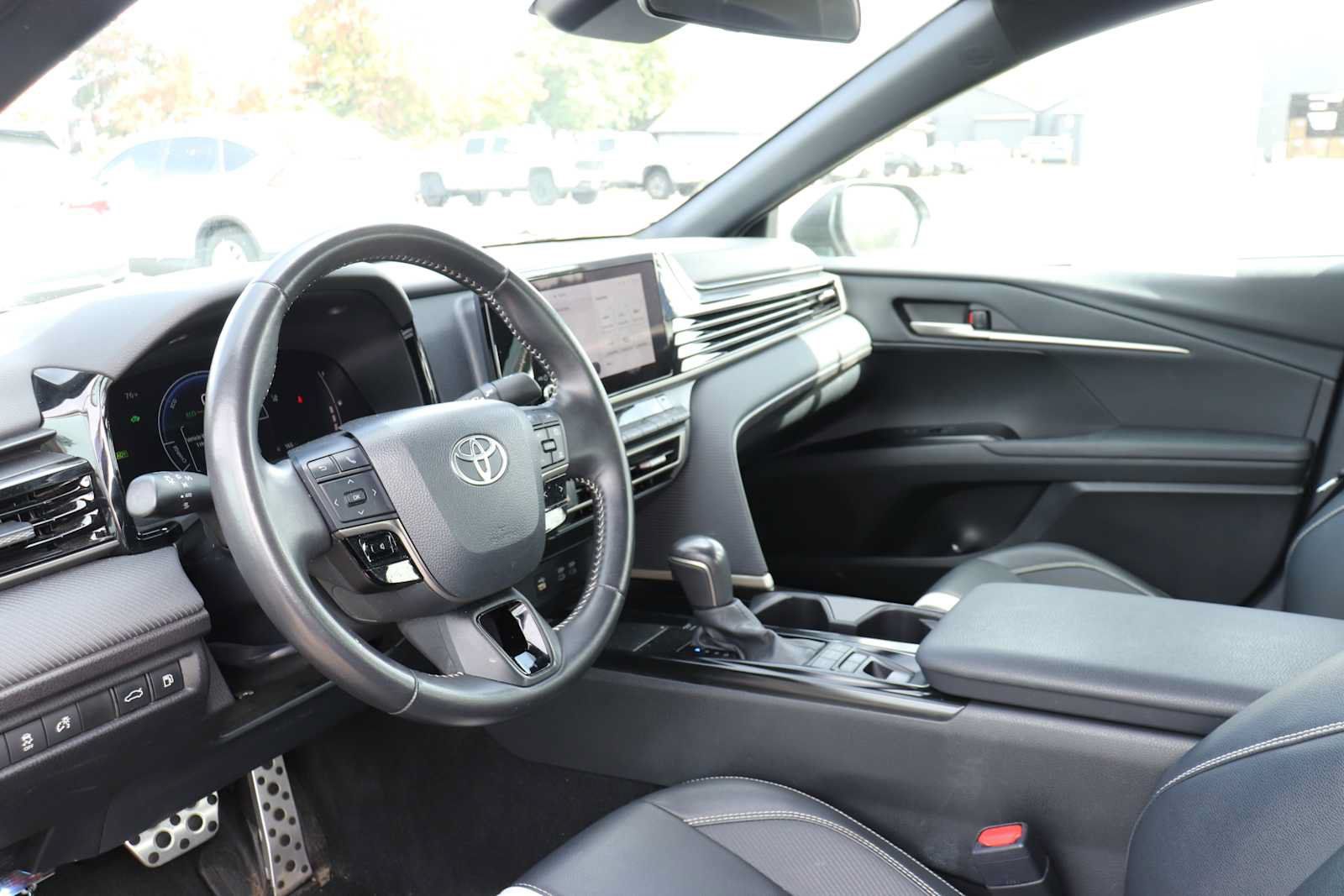 Used 2025 Toyota Camry SE FWD image 10