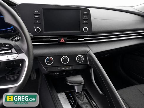 Used 2025 Hyundai Elantra SE FWD image 11