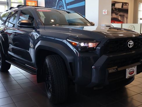 Used 2026 Toyota 4Runner TRD Off-Road Premium AWD/4WD image 2