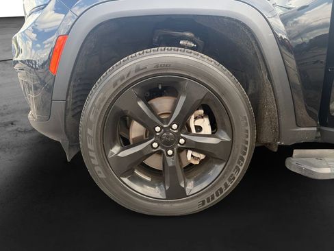 Used 2023 Jeep Grand Cherokee L Laredo AWD/4WD image 23