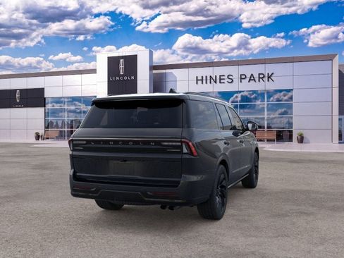 New 2026 Lincoln Navigator Reserve w/ Jet Appearance Package AWD/4WD image 8