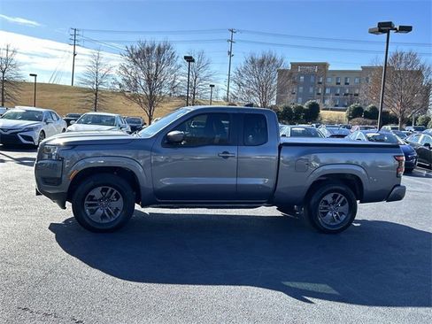 Used 2025 Nissan Frontier SV image 7