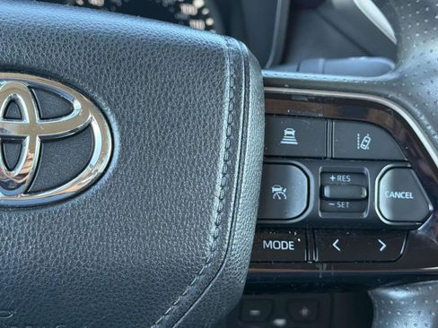 Used 2022 Toyota Tundra SR5 w/ Convenience Package RWD image 11