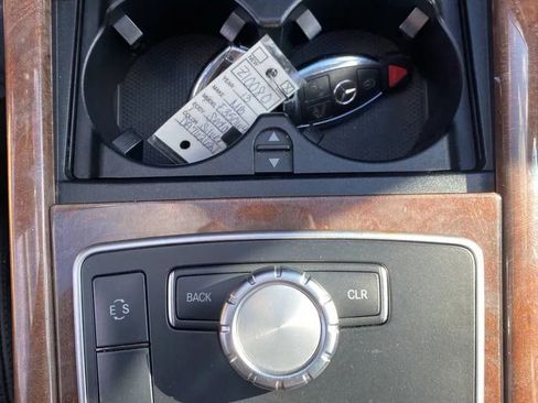 Used 2013 Mercedes-Benz E 350 E 350 4MATIC Sedan 4D image 19