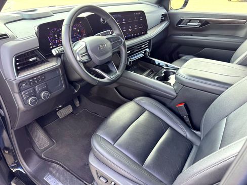 Used 2025 Chevrolet Suburban Z71 AWD/4WD image 12