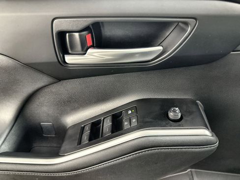 Used 2024 Toyota Highlander LE image 15