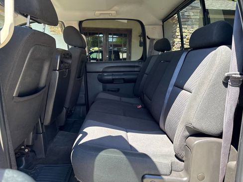 Used 2011 GMC Sierra 2500 SLE w/ SLE Preferred Package AWD/4WD image 11
