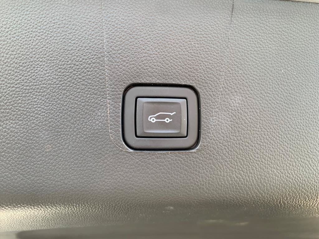 Used 2023 Chevrolet Traverse LT w/ LT Premium Package AWD/4WD image 11