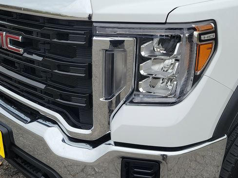 Used 2023 GMC Sierra 3500 Pro w/ Convenience Package AWD/4WD image 9