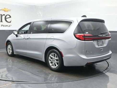 Used 2023 Chrysler Pacifica Touring-L FWD image 37