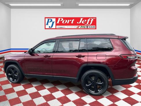 Used 2023 Jeep Grand Cherokee L Limited w/ Black Appearance Package AWD/4WD image 6