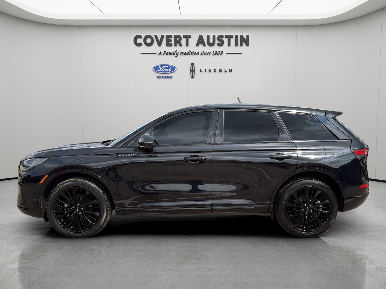 Used 2023 Lincoln Corsair FWD w/ Equipment Group 101A image 2