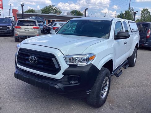 Used 2021 Toyota Tacoma SR RWD image 4