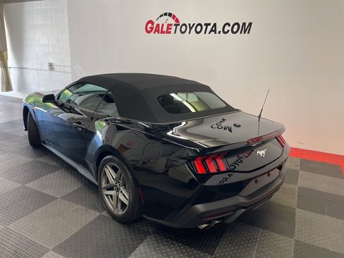 Used 2024 Ford Mustang Convertible image 8