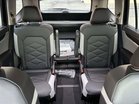 New 2026 Volkswagen Atlas Peak Edition image 14