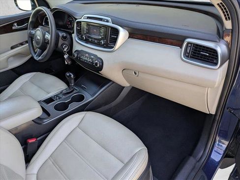 Used 2018 Kia Sorento FWD V6 image 27