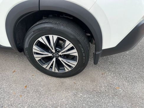 Used 2023 Nissan Rogue SV image 9