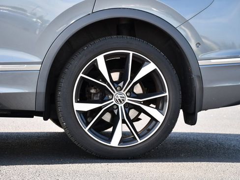 Used 2022 Volkswagen Tiguan SEL R-Line AWD/4WD image 11