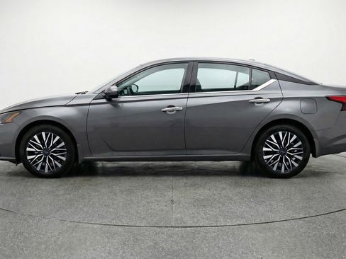 Used 2025 Nissan Altima 2.5 SV image 5