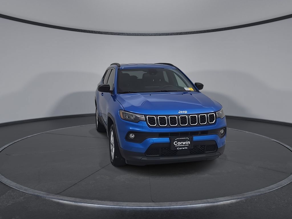 Used 2024 Jeep Compass Latitude AWD/4WD image 5