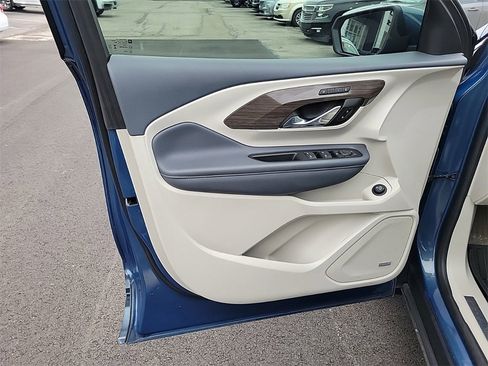 Used 2024 GMC Terrain Denali w/ Denali Premium Package image 18