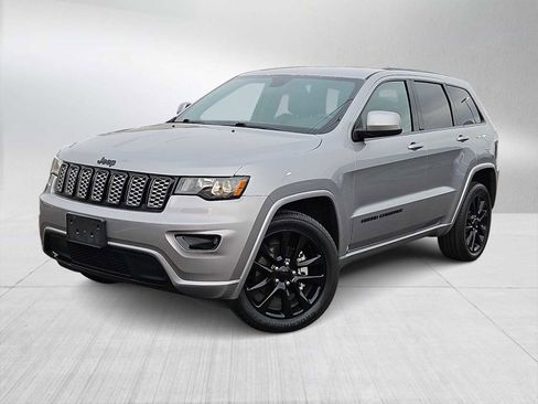 Used 2019 Jeep Grand Cherokee Altitude image 1
