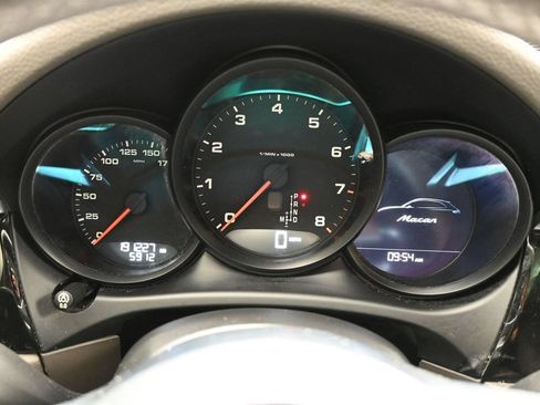 Used 2018 Porsche Macan AWD/4WD image 16