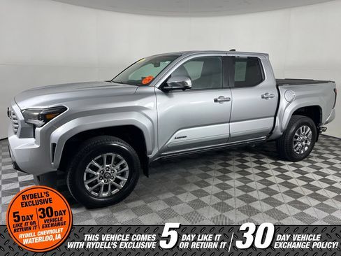 Used 2024 Toyota Tacoma Limited w/ Limited Package (LT) AWD/4WD image 8