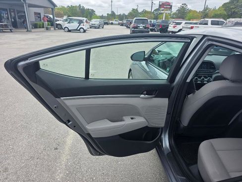 Used 2019 Hyundai Elantra SEL image 8