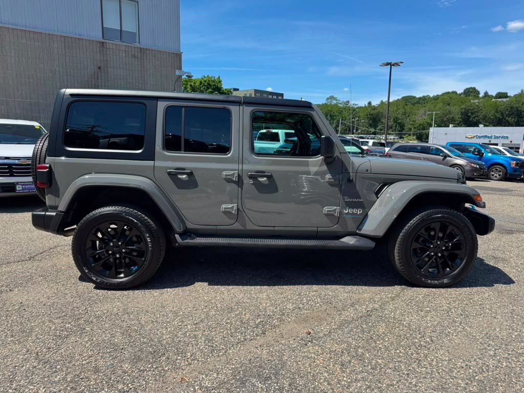 Used 2023 Jeep Wrangler Unlimited Sahara w/ Cold Weather Group AWD/4WD image 8