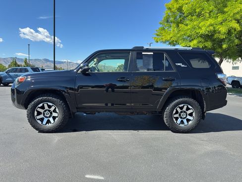 Used 2018 Toyota 4Runner TRD Off-Road Premium AWD/4WD image 4