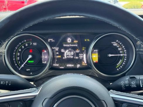 Used 2023 Jeep Wrangler Unlimited Sahara w/ Cold Weather Group AWD/4WD image 23