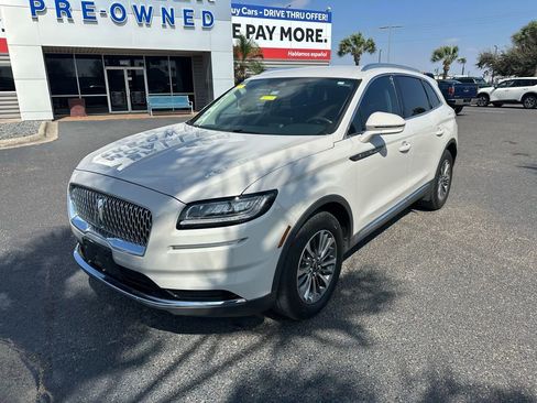 Used 2023 Lincoln Nautilus Standard w/ Premium Package image 2