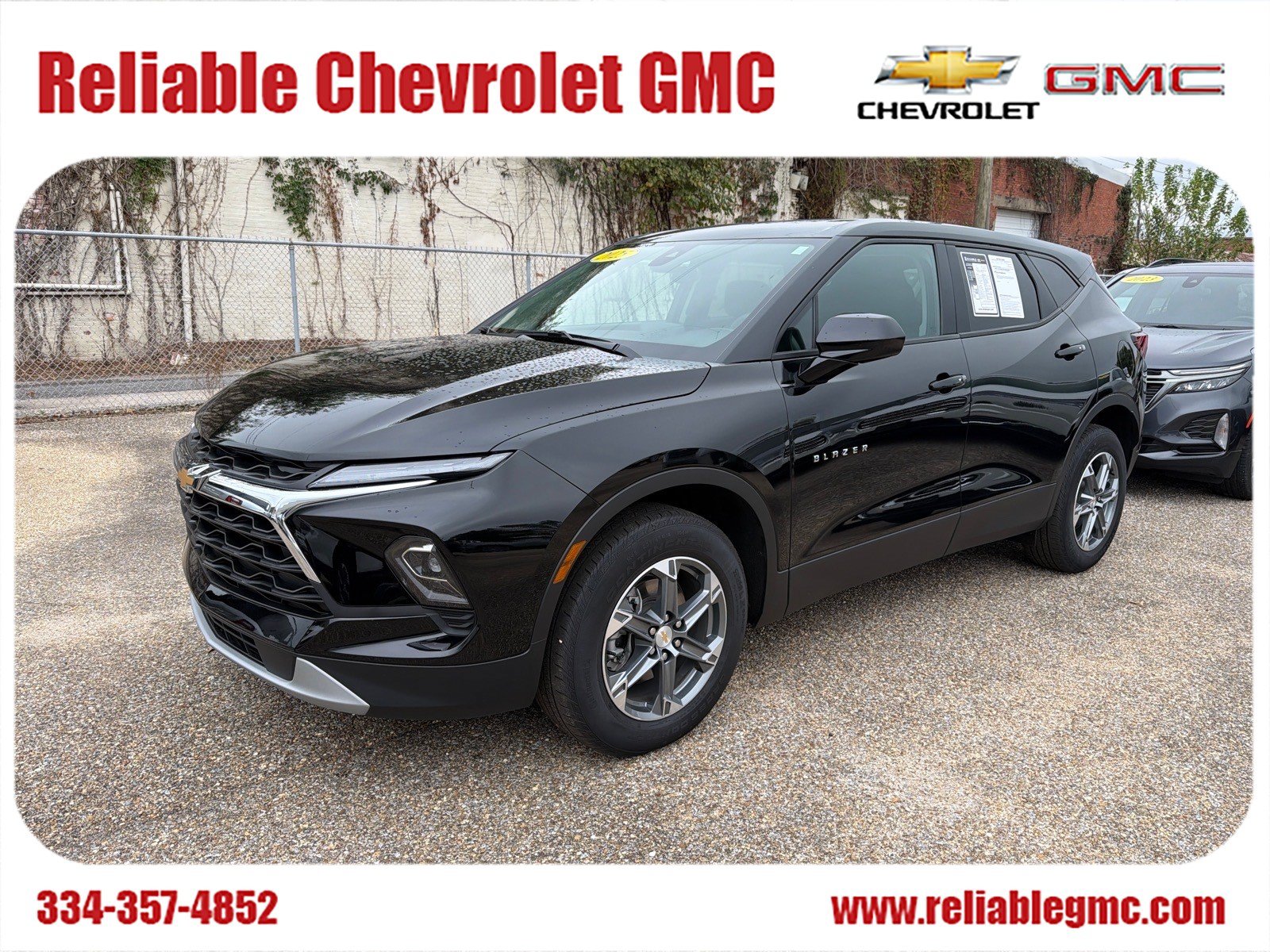 Used 2025 Chevrolet Blazer LT FWD image 1