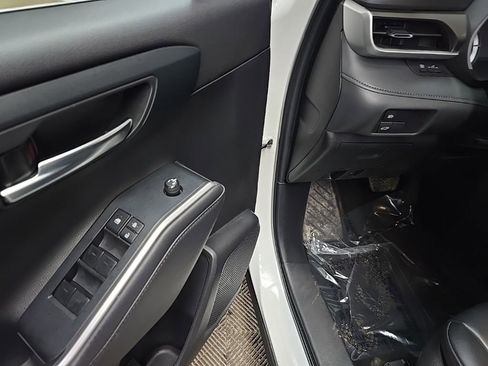 Used 2022 Toyota Highlander XLE image 28