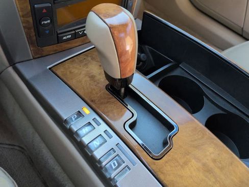 Used 2008 Cadillac XLR image 26