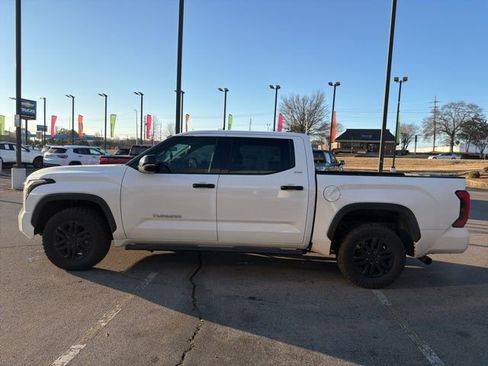 Used 2022 Toyota Tundra SR5 w/ Convenience Package RWD image 7