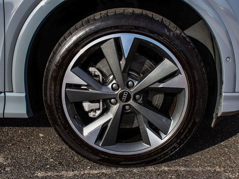 Used 2024 Audi Q4 e-tron Premium Plus w/ Premium Plus image 7