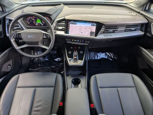 Used 2024 Audi Q4 e-tron Prestige image 7