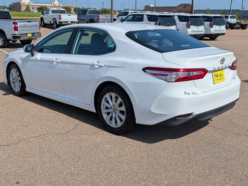 Used 2020 Toyota Camry LE FWD image 6